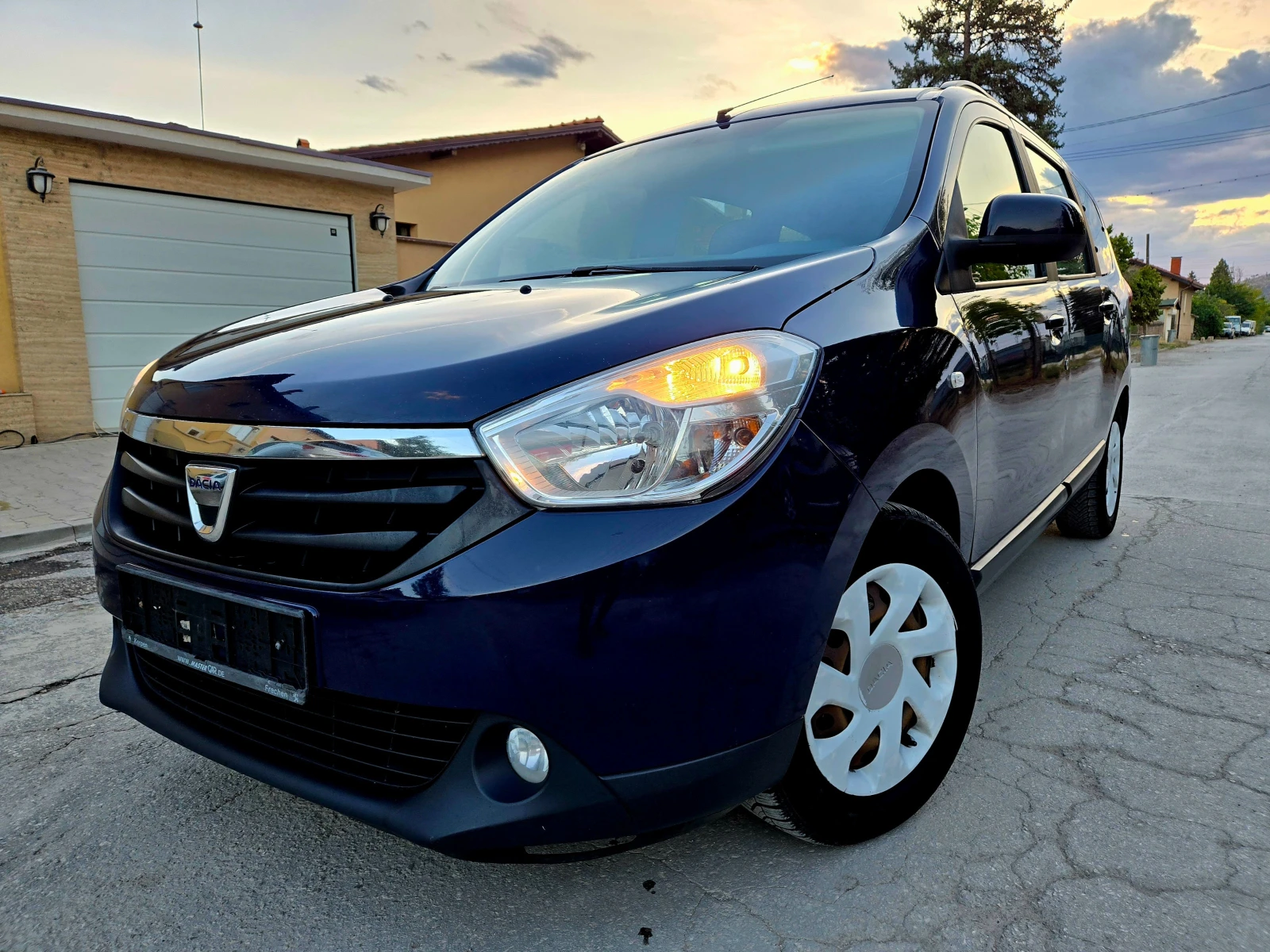 Dacia Lodgy 1.5 DCI Navi Климатик 1-Собственик 7-Седалки | Mobile.bg — изображение 1