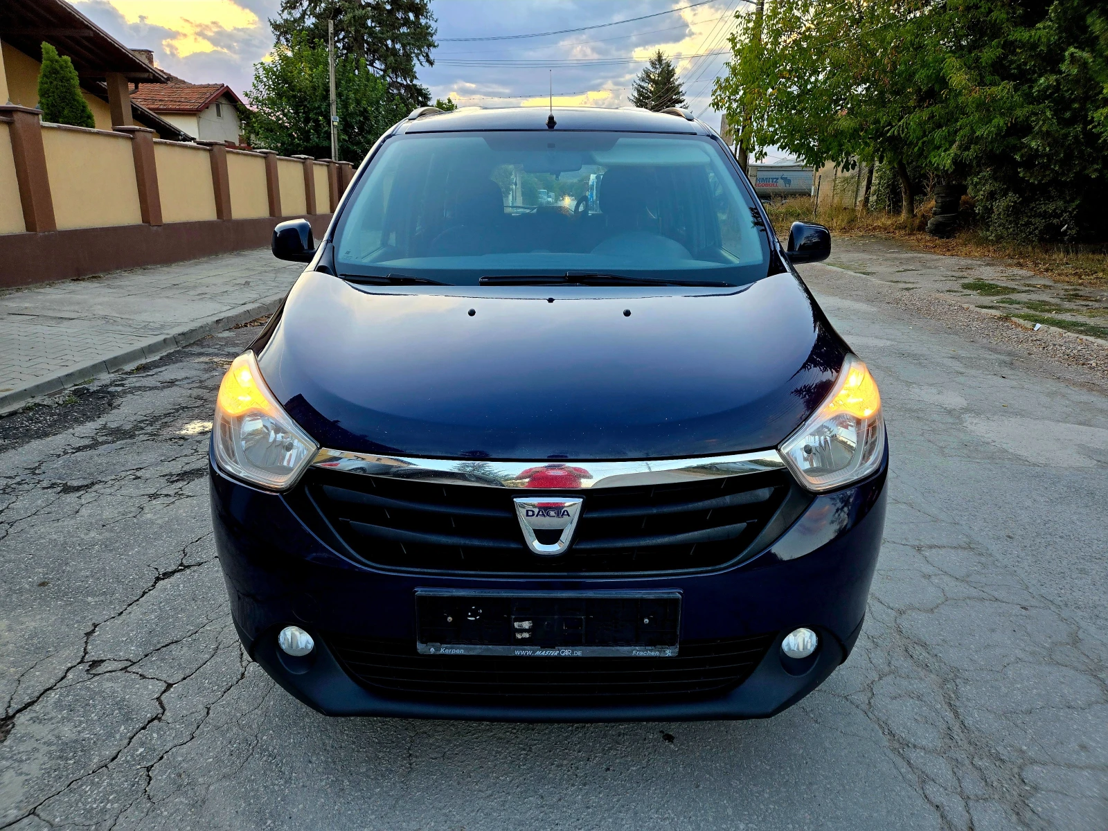 Dacia Lodgy 1.5 DCI Navi Климатик 1-Собственик 7-Седалки - изображение 4