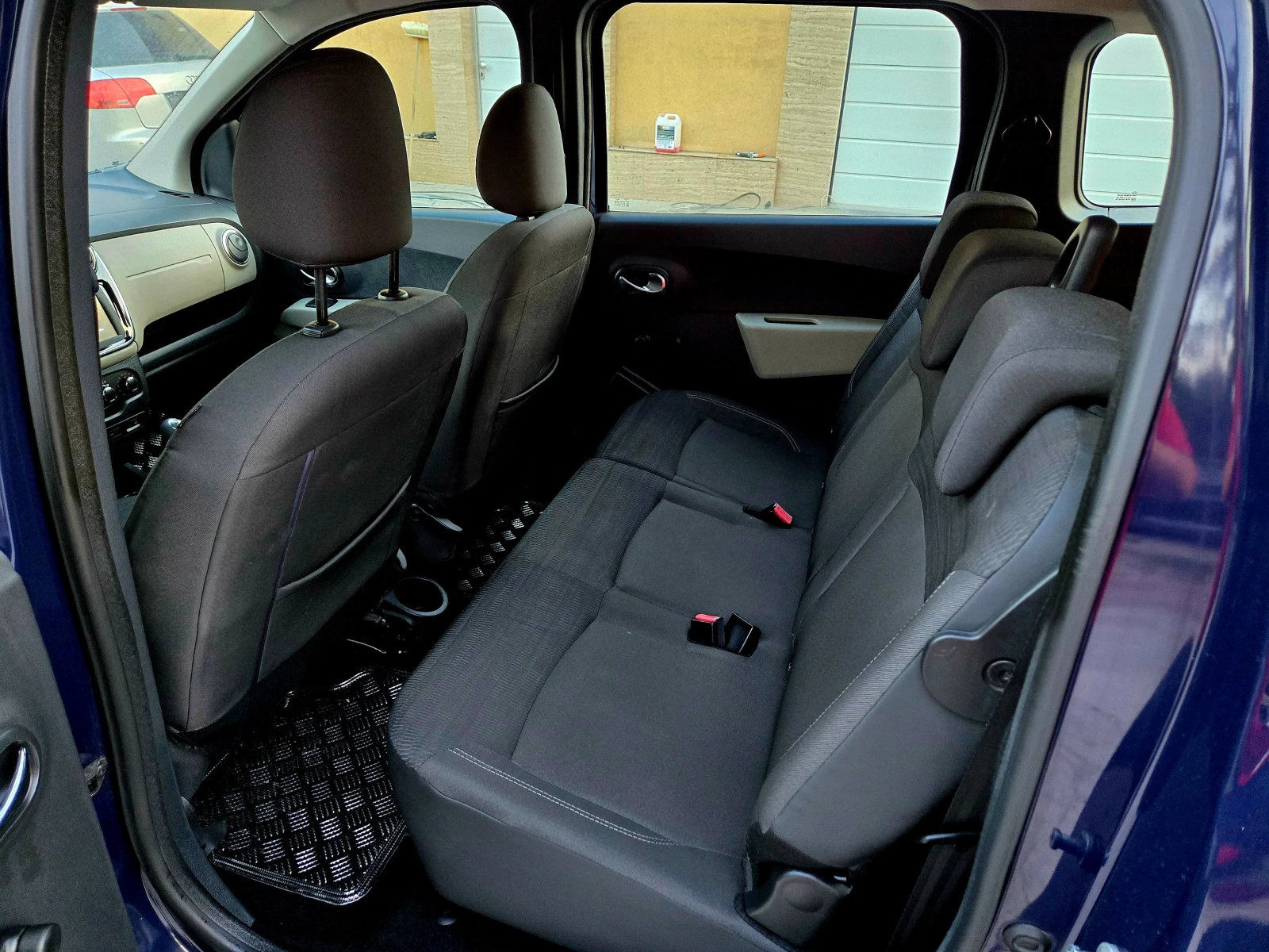 Dacia Lodgy 1.5 DCI Navi Климатик 1-Собственик 7-Седалки - изображение 10