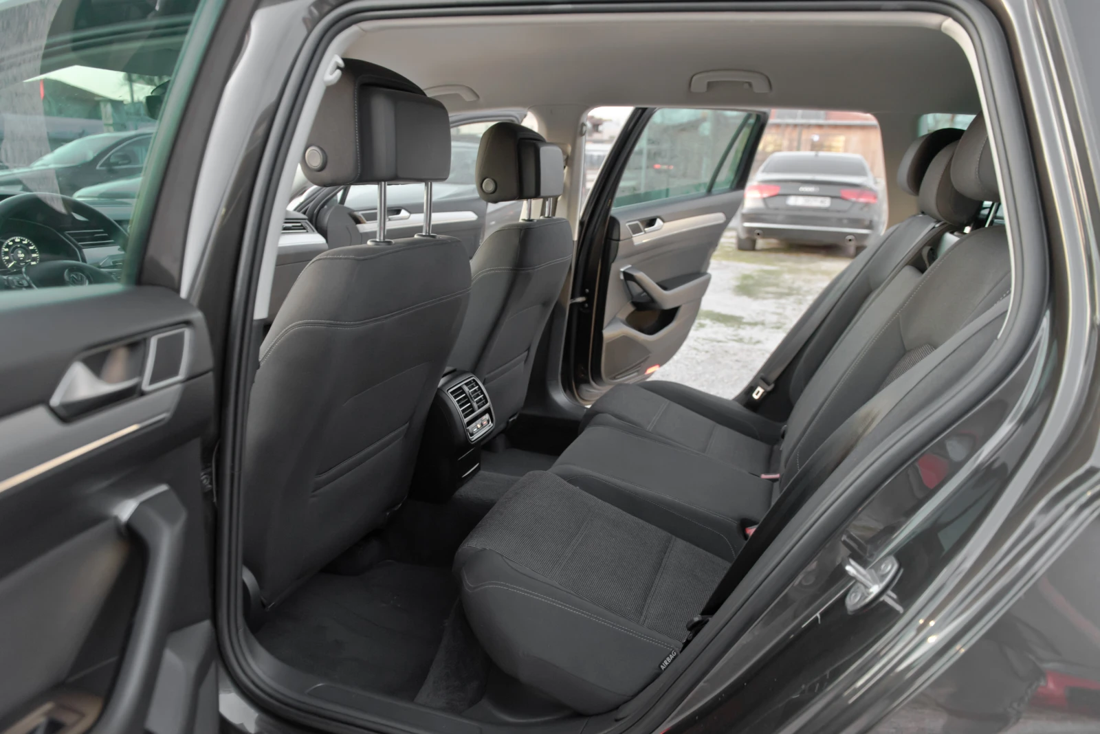 VW Passat 1.6tdi distronik led digital , снимка 9 - Автомобили и джипове - 53791392