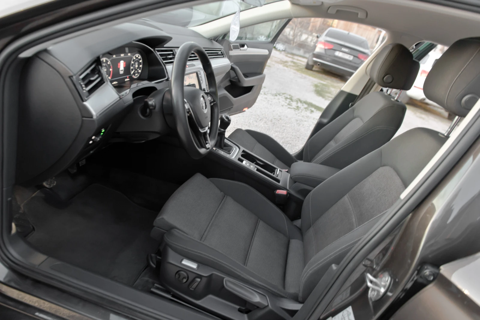 VW Passat 1.6tdi distronik led digital , снимка 8 - Автомобили и джипове - 53791392