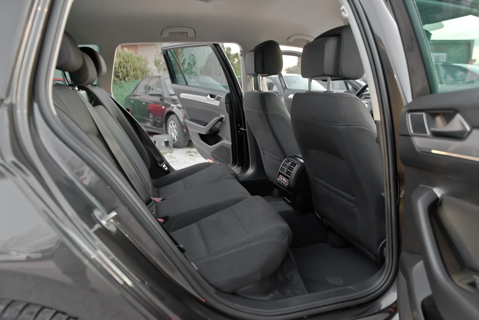 VW Passat 1.6tdi distronik led digital , снимка 13 - Автомобили и джипове - 53791392