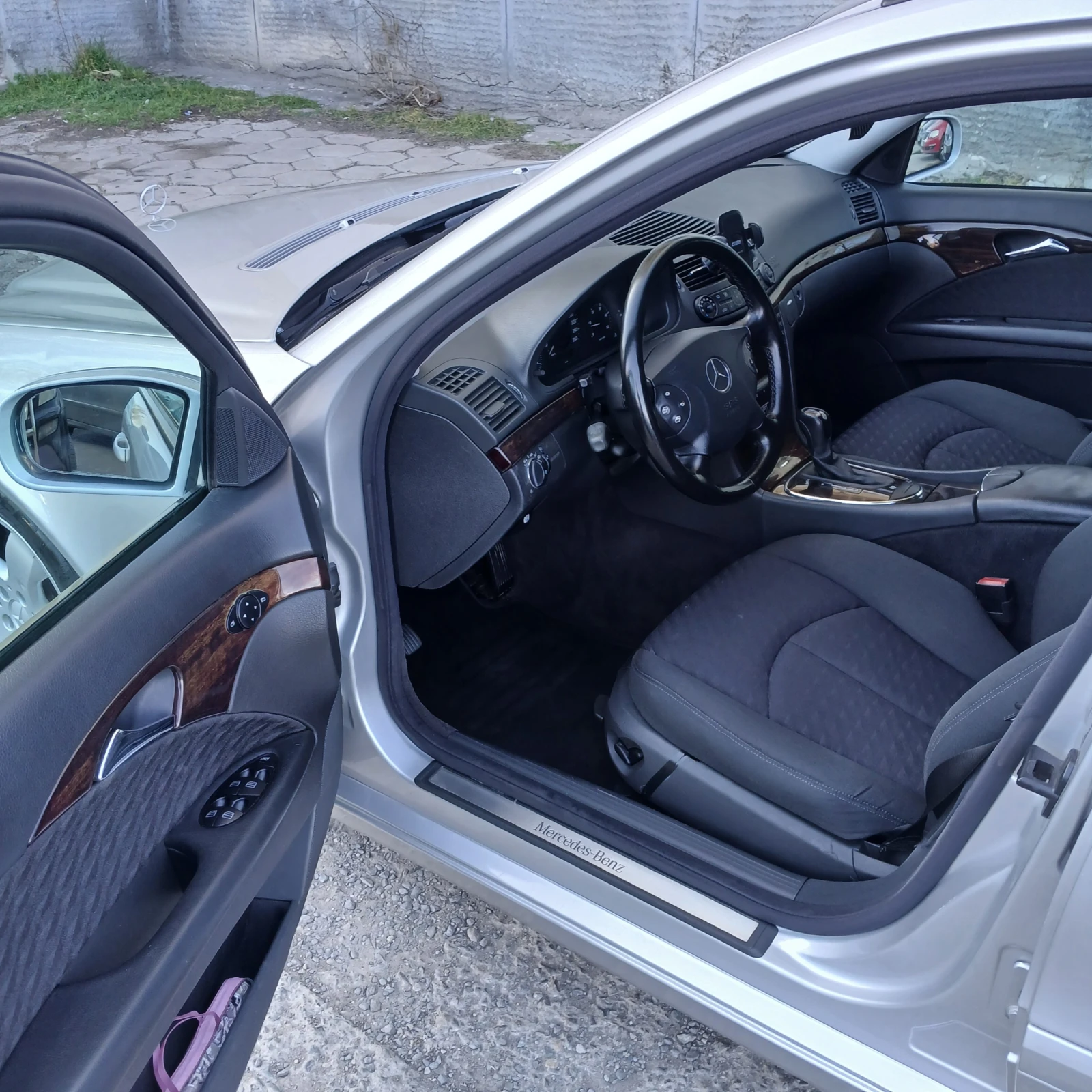 Mercedes-Benz E 220 АВТОМАТИК , снимка 12 - Автомобили и джипове - 53843953