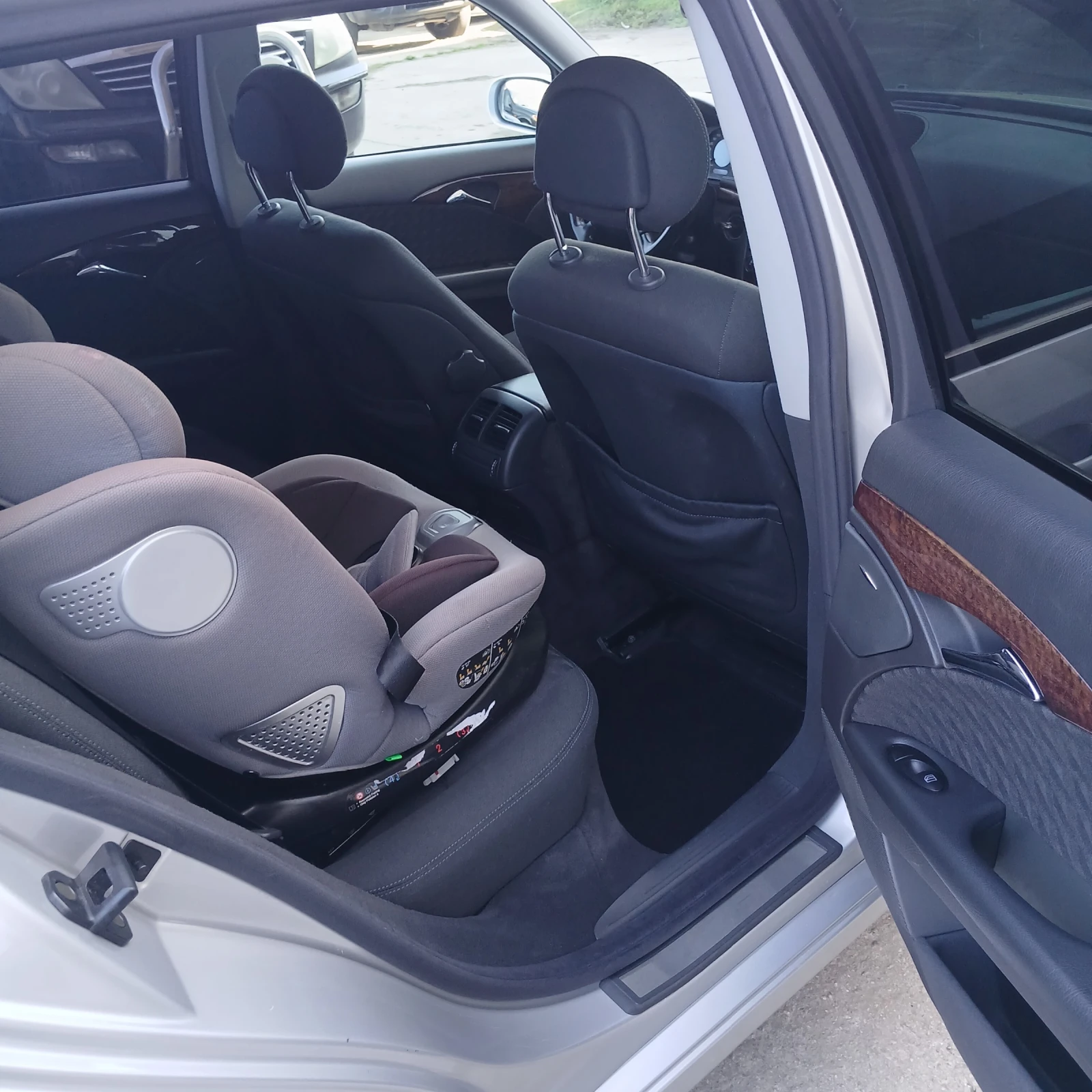 Mercedes-Benz E 220 АВТОМАТИК , снимка 16 - Автомобили и джипове - 53843953