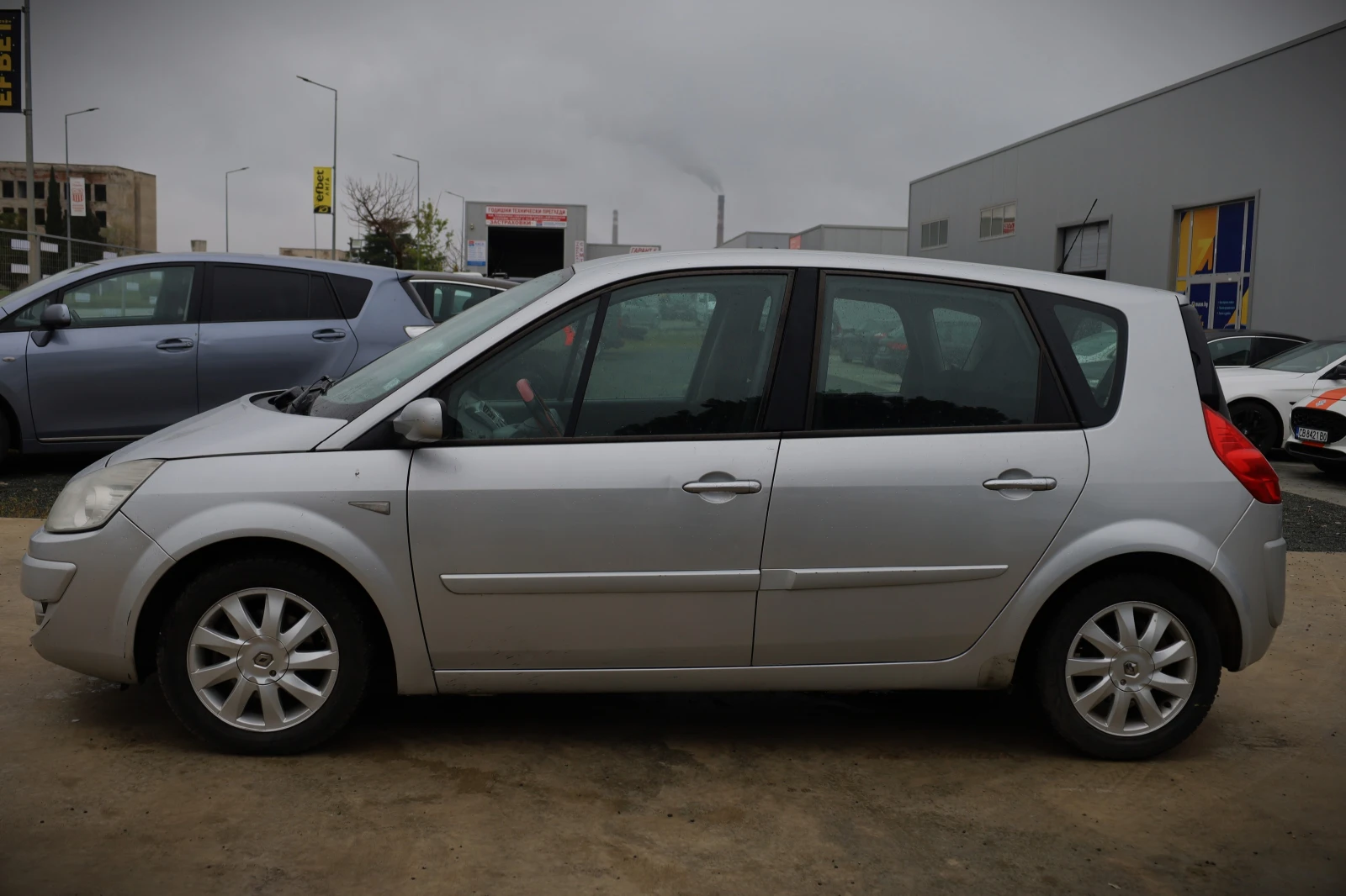 Renault Scenic 1.5 TDI, снимка 4 - Автомобили и джипове - 54368242