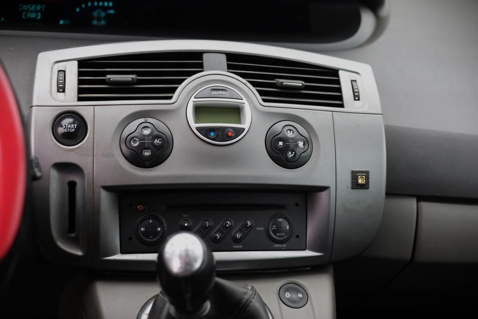 Renault Scenic 1.5 TDI, снимка 12 - Автомобили и джипове - 54368242