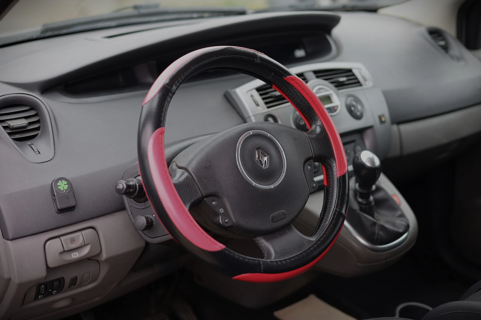 Renault Scenic 1.5 TDI, снимка 11 - Автомобили и джипове - 54368242