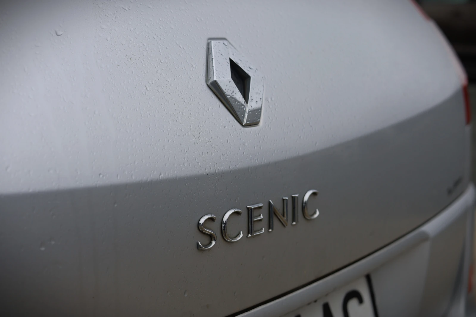 Renault Scenic 1.5 TDI, снимка 16 - Автомобили и джипове - 54368242
