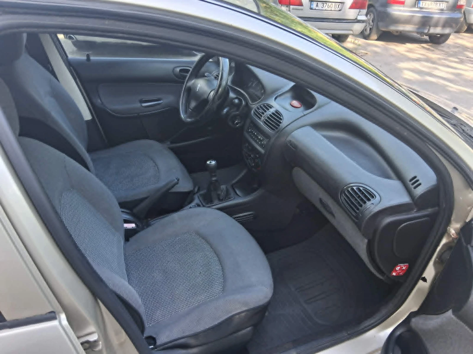 Peugeot 206 1.4 8V, снимка 11 - Автомобили и джипове - 54722620