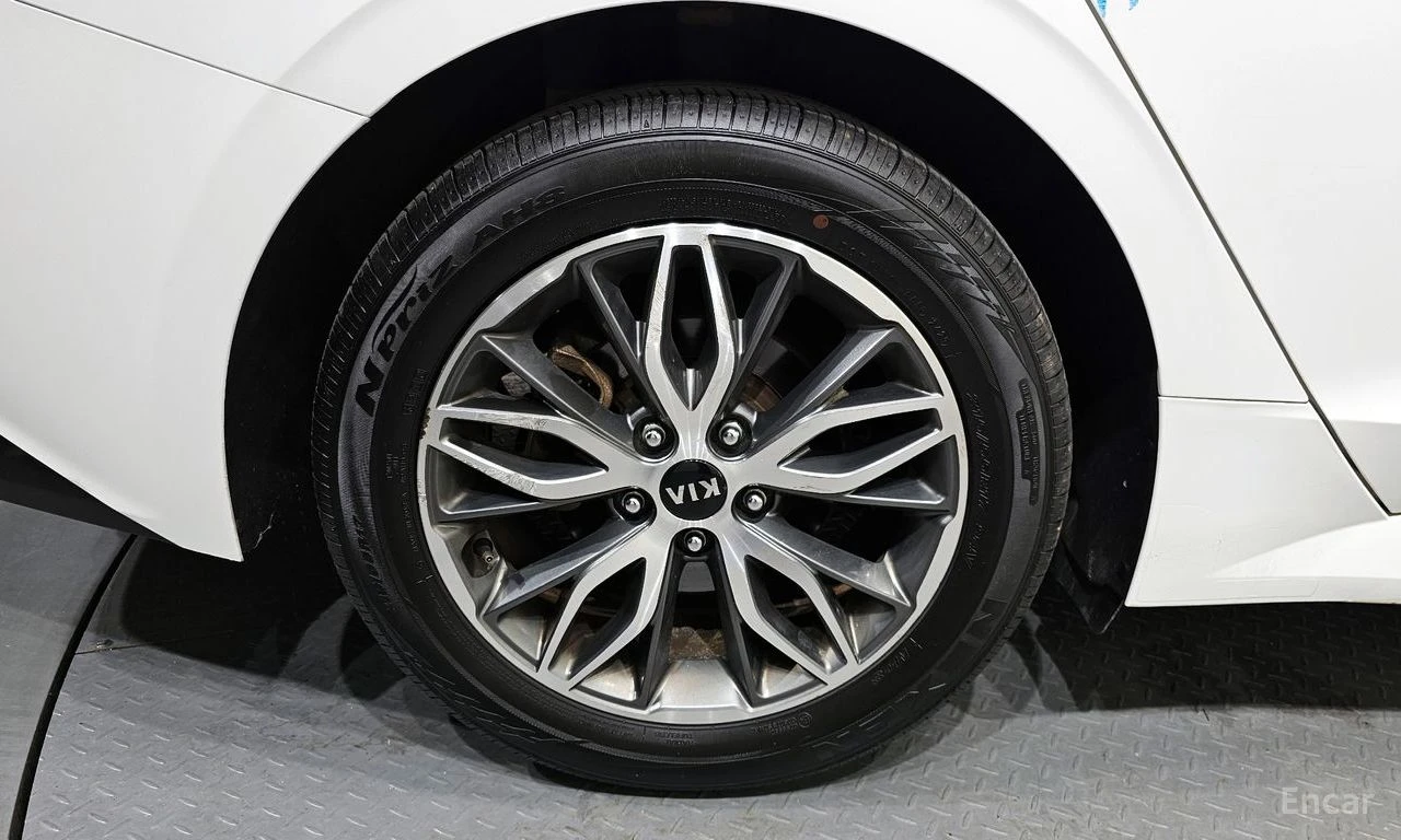 Kia K5 2.0 Trendy* КАМЕРА* ПОДГРЕВ* KEYLESS* КРАЙНА ЦЕНА*, снимка 5 - Автомобили и джипове - 55081425