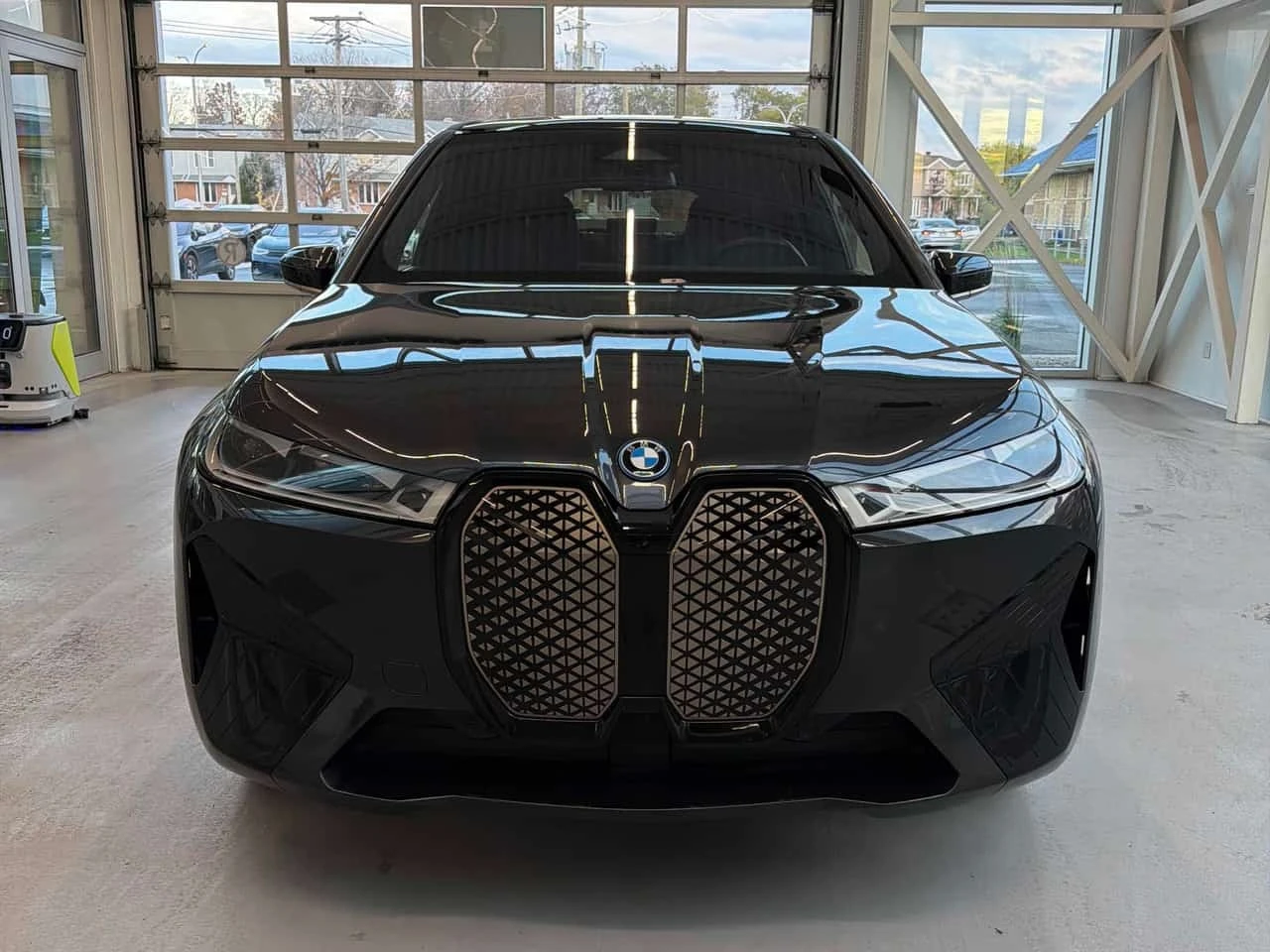BMW iX xDrive50 | CARFAX | БЕЗ ИНЦИДЕНТИ, снимка 2 - Автомобили и джипове - 56672653