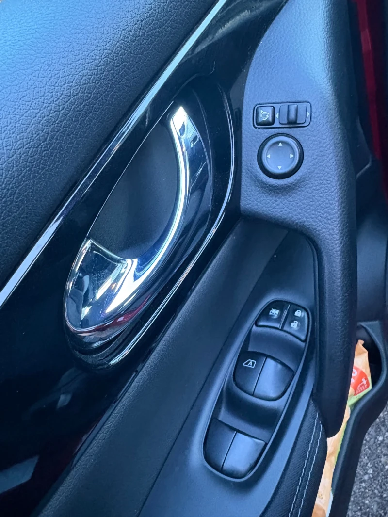 Nissan Qashqai 1.2 DiG-T N-Connecta, снимка 11 - Автомобили и джипове - 53444875