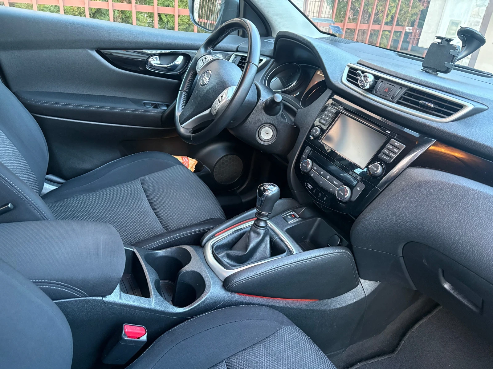 Nissan Qashqai 1.2 DiG-T N-Connecta, снимка 14 - Автомобили и джипове - 53444875