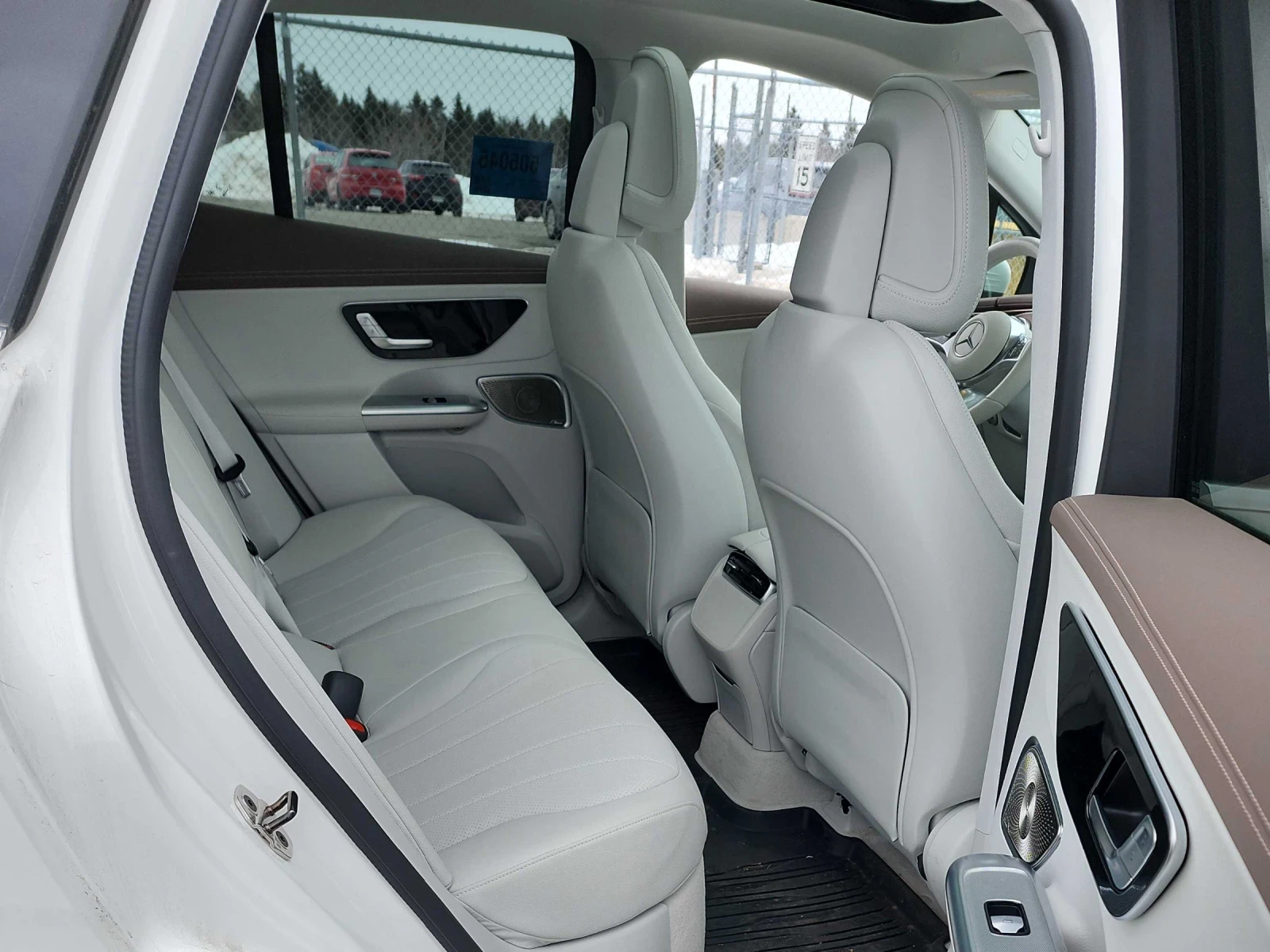 Mercedes-Benz EQE 350 4MATIC, снимка 11 - Автомобили и джипове - 53728519