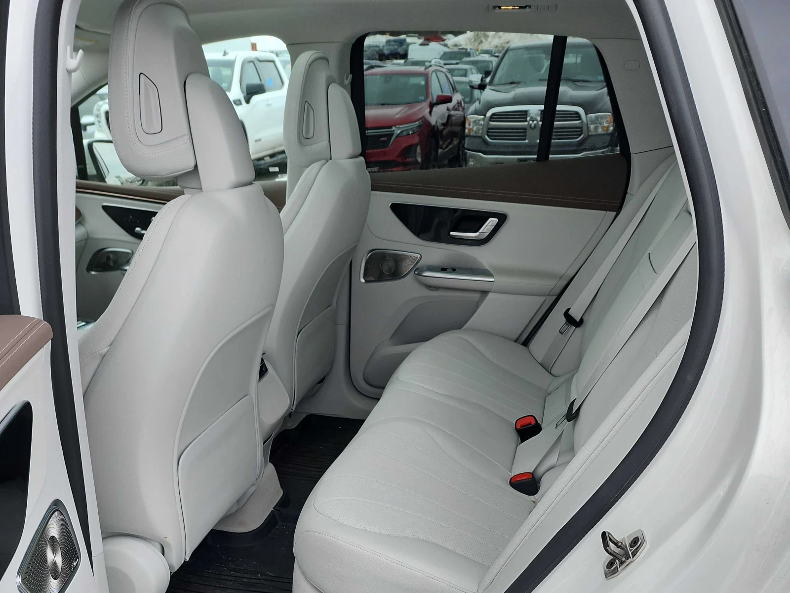 Mercedes-Benz EQE 350 4MATIC, снимка 13 - Автомобили и джипове - 53728519