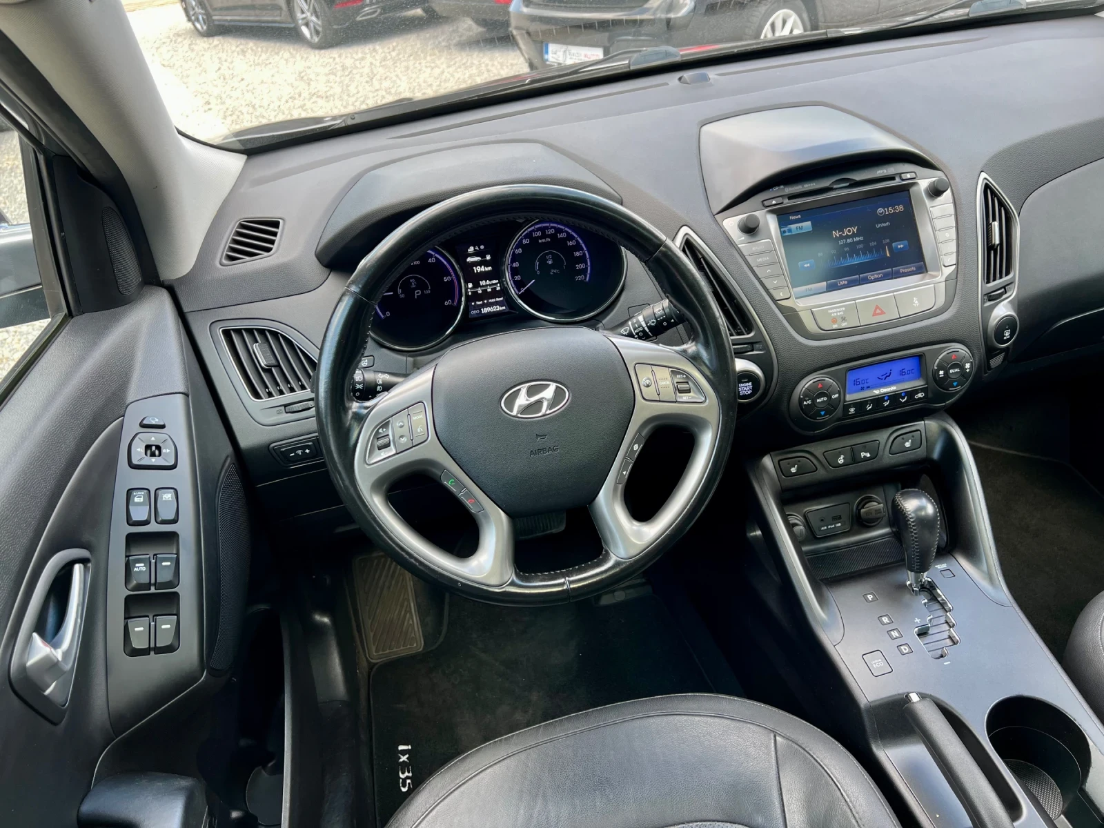 Hyundai IX35 2.0CRDi 185 4x4 Vertex ШВЕЙЦАРИЯ, снимка 10 - Автомобили и джипове - 54623119