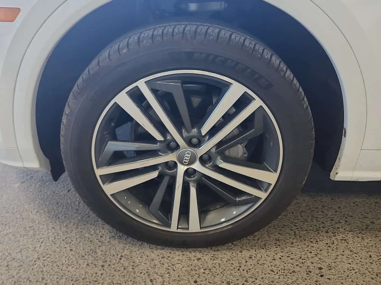Audi Q5 * PROGRESSIV * ПОДГРЕВИ * 2 КЛЮЧА * ПАНО * CARFAX, снимка 6 - Автомобили и джипове - 54847689