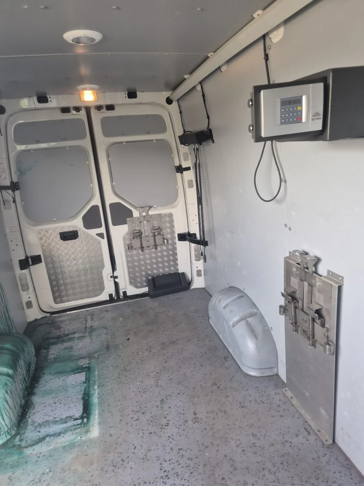 VW Crafter 2.0 TDI 140 k.s  | Mobile.bg   8