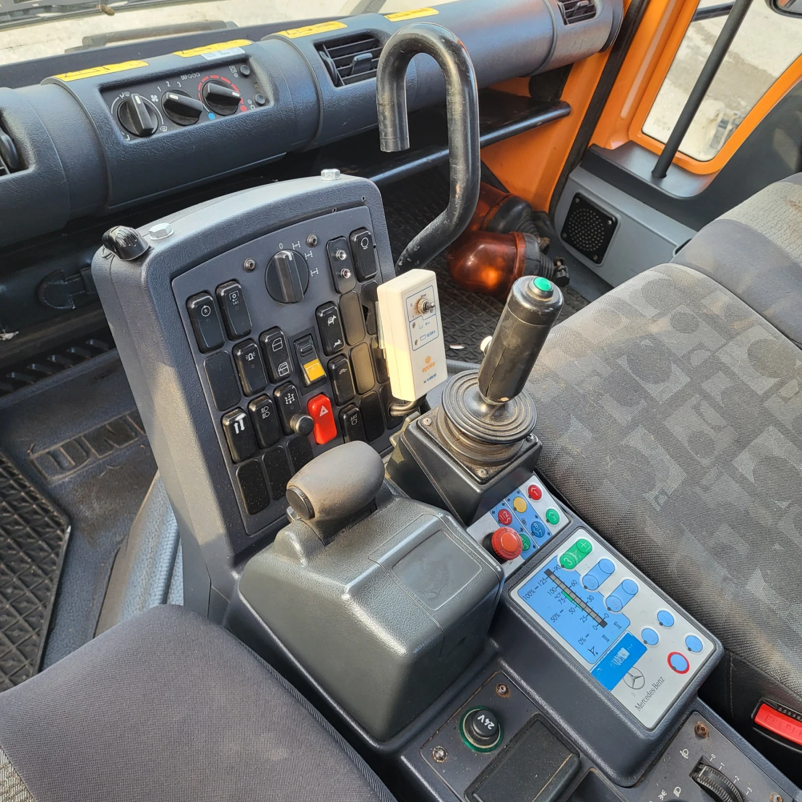 Mercedes-Benz UNIMOG U400 4x4   регистриран в KTИ 2броя, снимка 17 - Камиони - 43172811