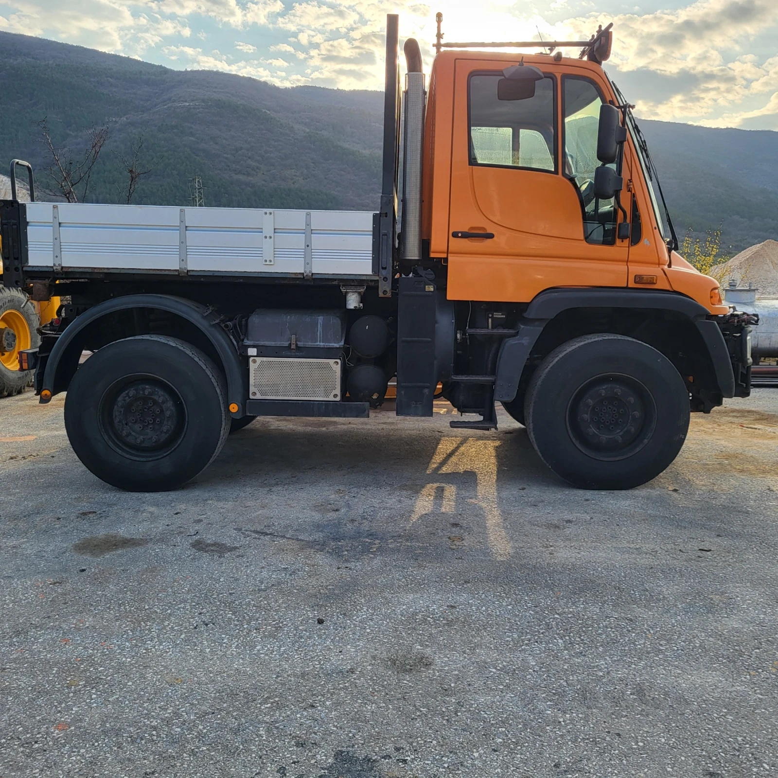 Mercedes-Benz UNIMOG U400 4x4   регистриран в KTИ 2броя, снимка 16 - Камиони - 43172811