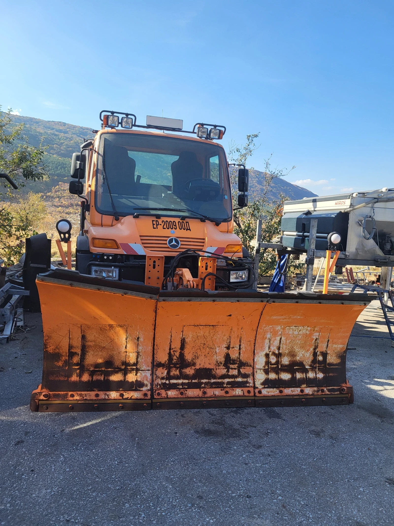 Mercedes-Benz UNIMOG U400 4x4 - изображение 2