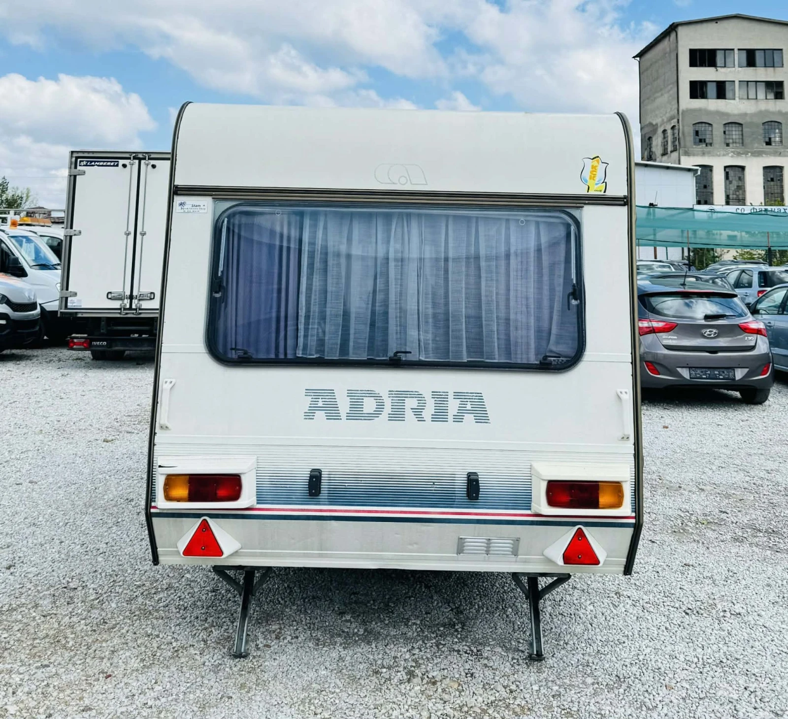 Каравана Adria 4252DO, снимка 2 - Каравани и кемпери - 54379685
