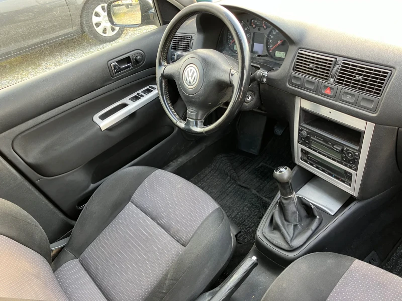 VW Golf 1.6 , снимка 7 - Автомобили и джипове - 48140401