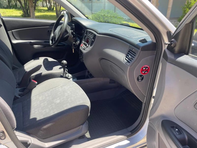 Kia Rio 1.4i 75ks KLIMATIK, снимка 11 - Автомобили и джипове - 50376083