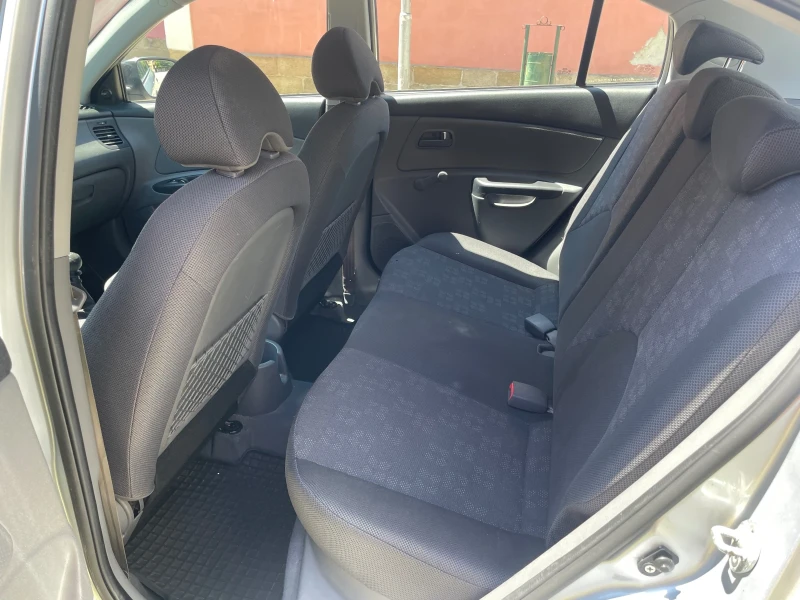 Kia Rio 1.4i 75ks KLIMATIK, снимка 10 - Автомобили и джипове - 50376083