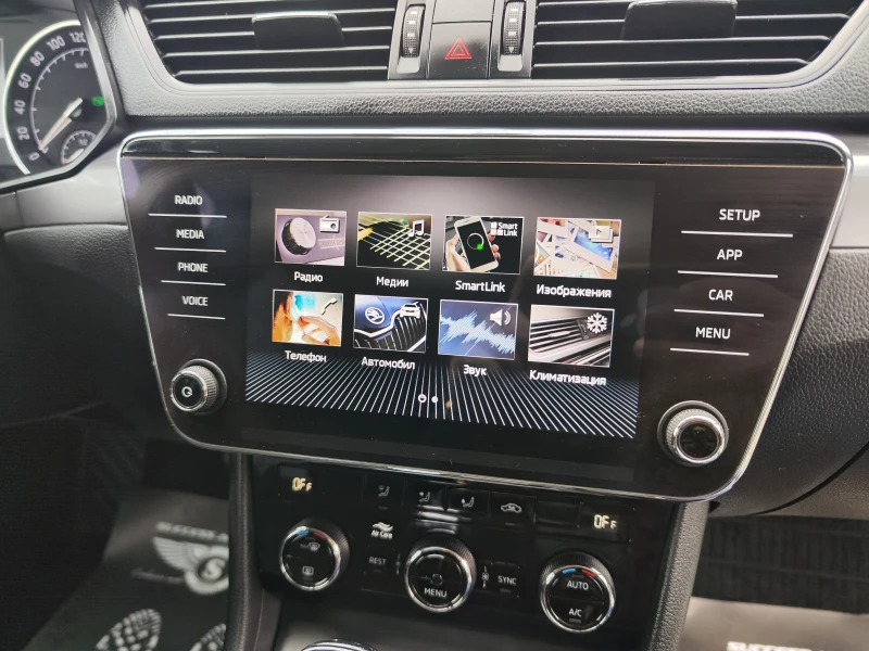 Skoda Superb CHERENPETUK* 2.0* DISTRONIC* LEDD* FACE* LIZING, снимка 17 - Автомобили и джипове - 52213257