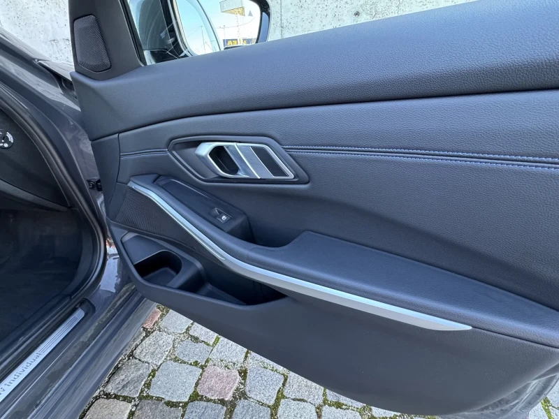 BMW 320 X-DRIVE M-Sport Individual, снимка 12 - Автомобили и джипове - 52711266