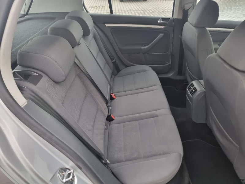 VW Golf 1.6 Б-Г , снимка 11 - Автомобили и джипове - 53123634