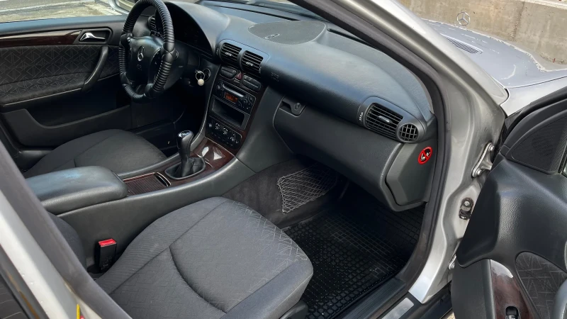 Mercedes-Benz C 200, снимка 6 - Автомобили и джипове - 53139606