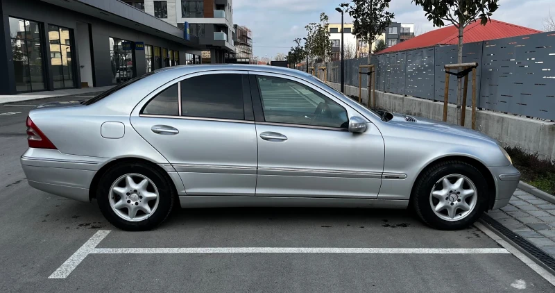 Mercedes-Benz C 200, снимка 3 - Автомобили и джипове - 53139606