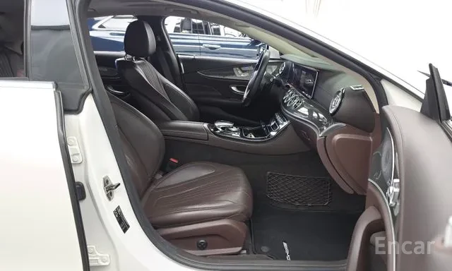 Mercedes-Benz CLS 400 4М AMG LINE* ОБДУХ* DISTR+ * BURM* 360* HUD* PANO, снимка 13 - Автомобили и джипове - 55753417
