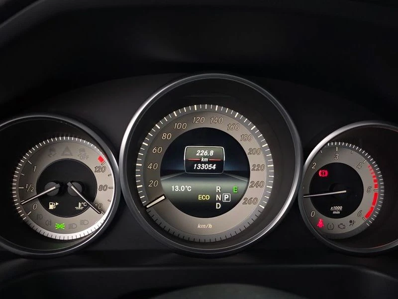 Mercedes-Benz E 220 E220 Bluetec Avantgarde| 170к.с., снимка 8 - Автомобили и джипове - 55843386