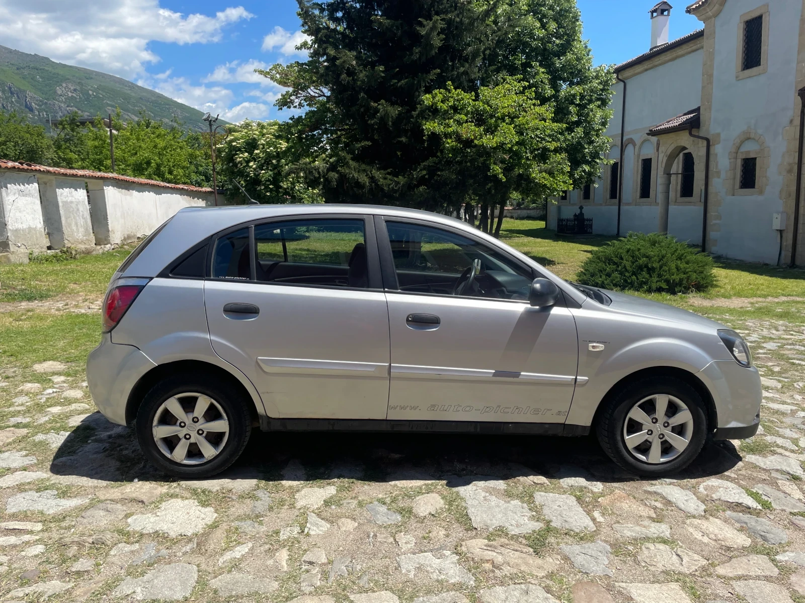 Kia Rio 1.4i 75ks - изображение 6