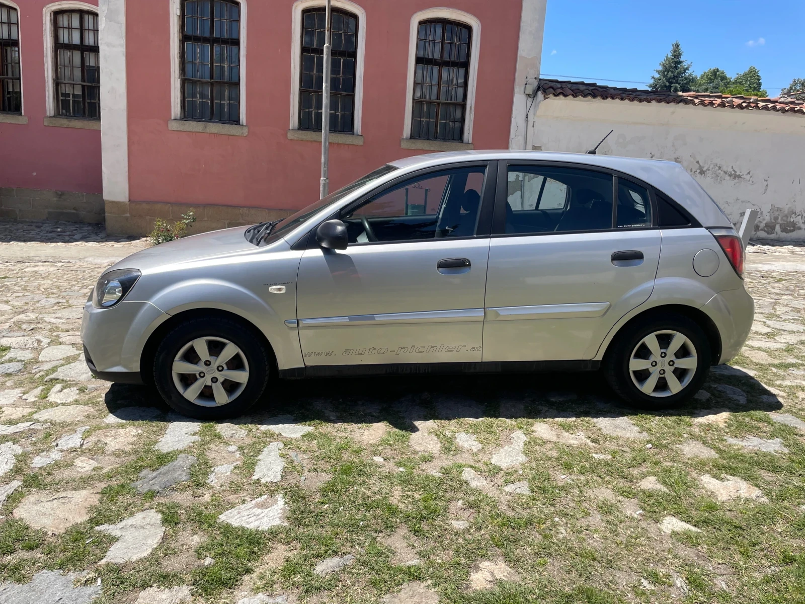 Kia Rio 1.4i 75ks - изображение 2