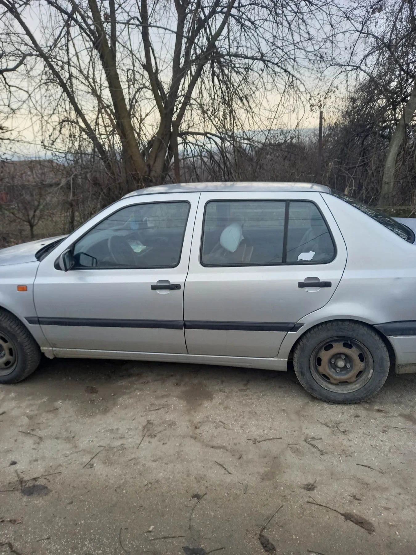 VW Vento Седан, снимка 4 - Автомобили и джипове - 53744289