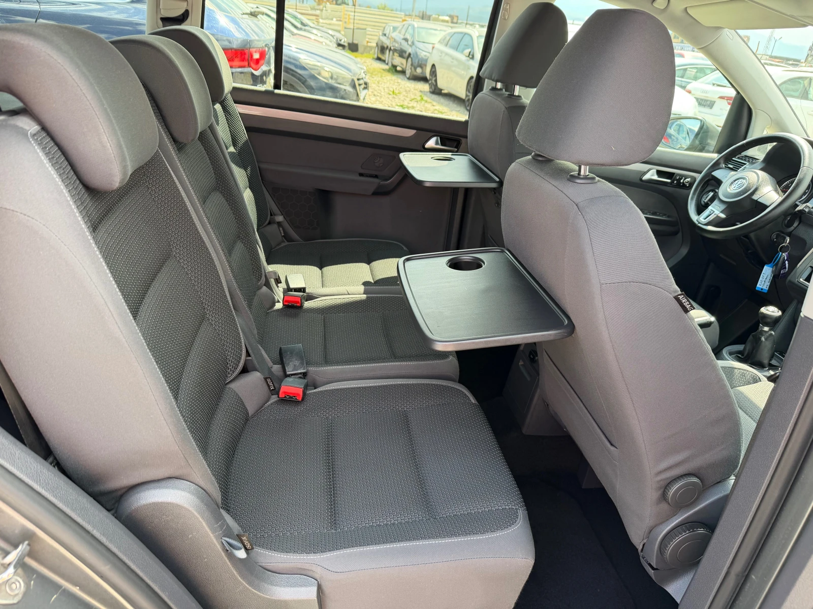 VW Touran 1.4 ТSI ФАБРИЧЕН МЕТАН, снимка 13 - Автомобили и джипове - 54235548