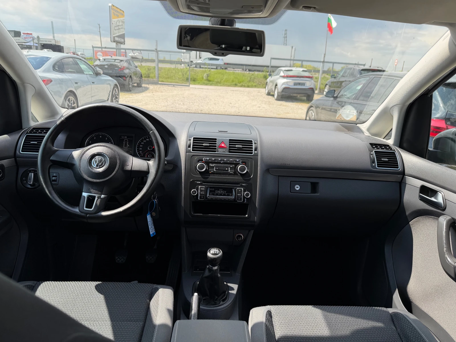 VW Touran 1.4 ТSI ФАБРИЧЕН МЕТАН, снимка 14 - Автомобили и джипове - 54235548