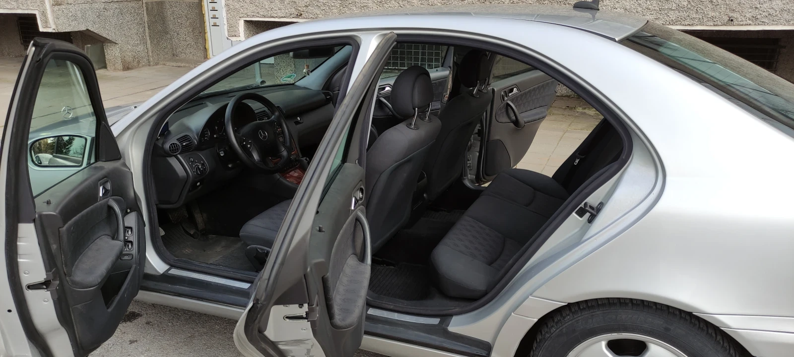 Mercedes-Benz C 200, снимка 9 - Автомобили и джипове - 54201684