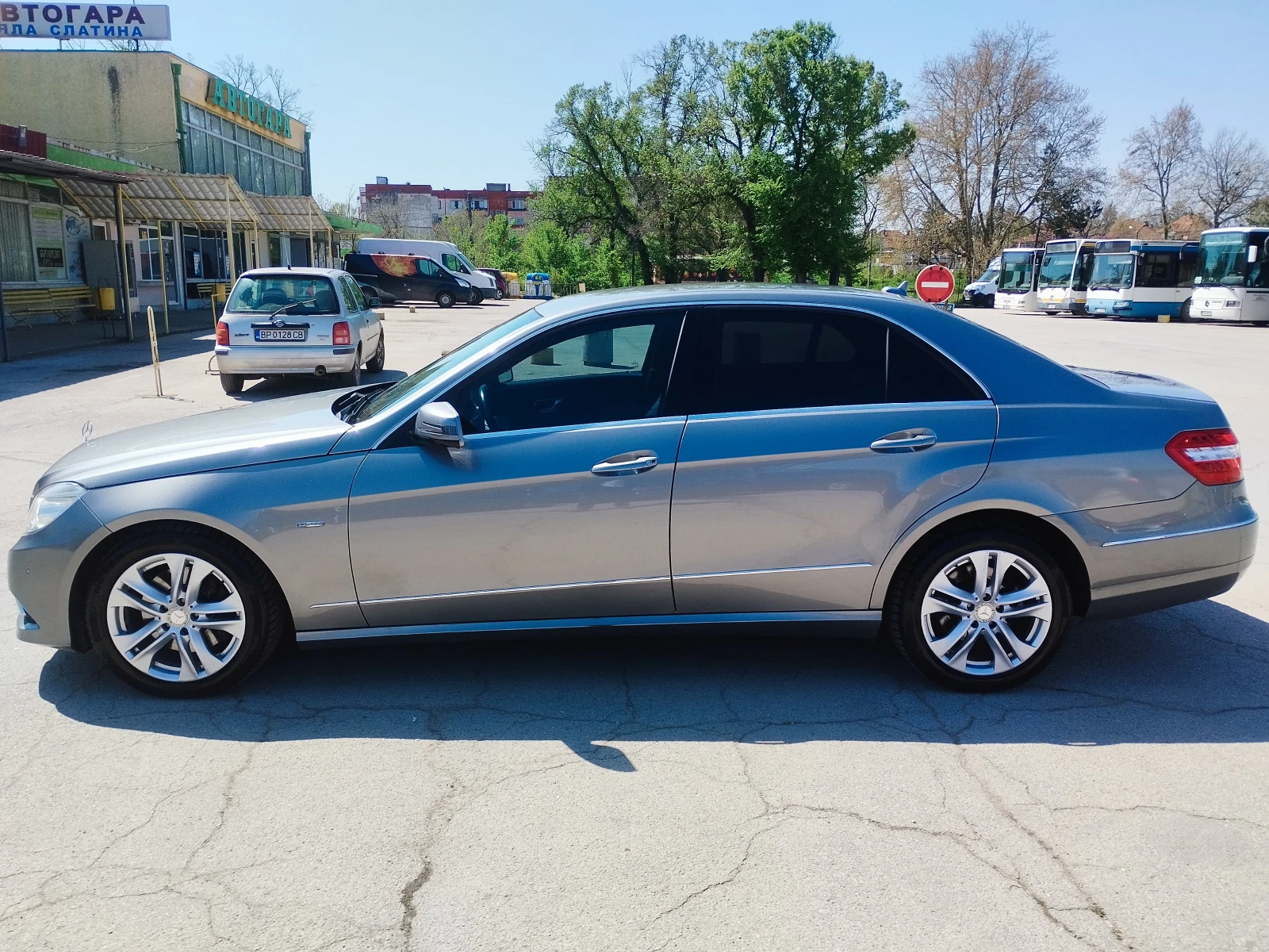 Mercedes-Benz E 250 AVANTGARDE СЕДАН, снимка 6 - Автомобили и джипове - 54352232