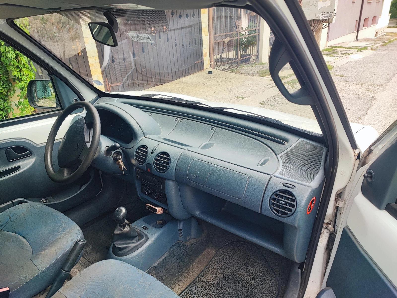 Renault Kangoo 1.4 i, снимка 8 - Автомобили и джипове - 55233261