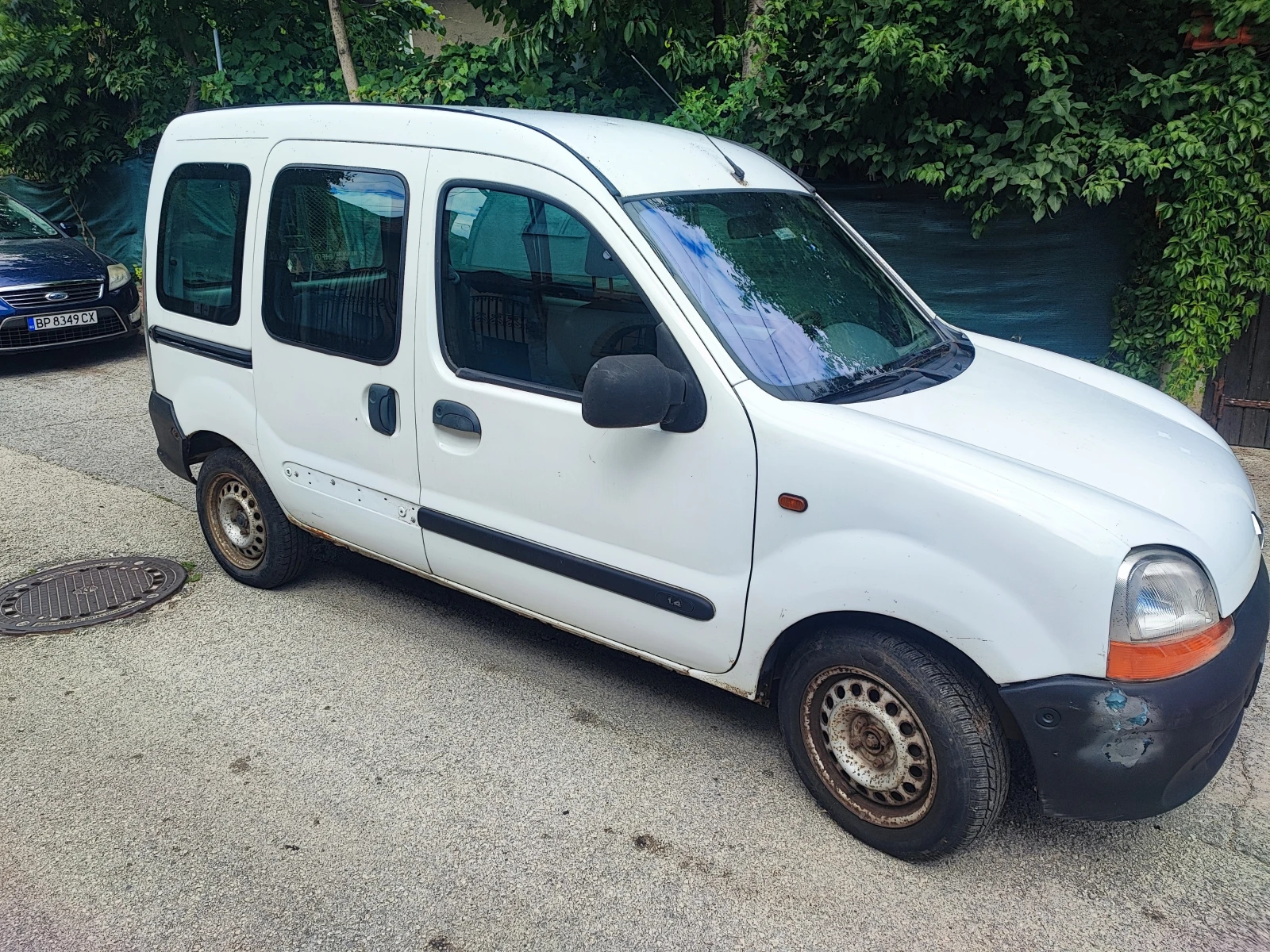 Renault Kangoo 1.4 i, снимка 2 - Автомобили и джипове - 55233261