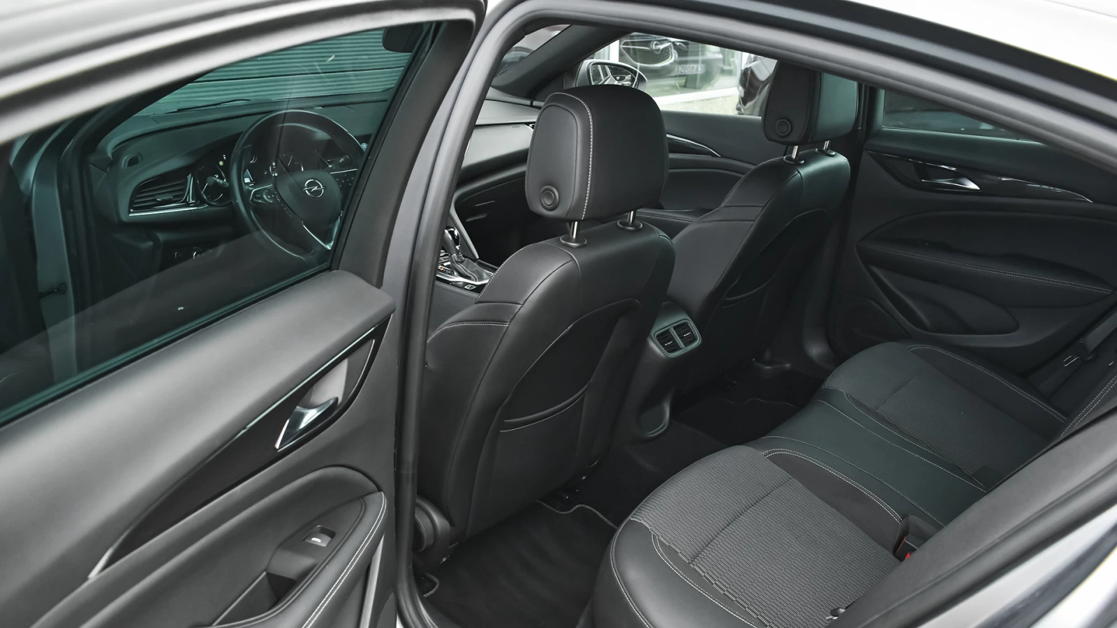 Opel Insignia Grand Sport 2.0d Elegance Automatic, снимка 9 - Автомобили и джипове - 55448522