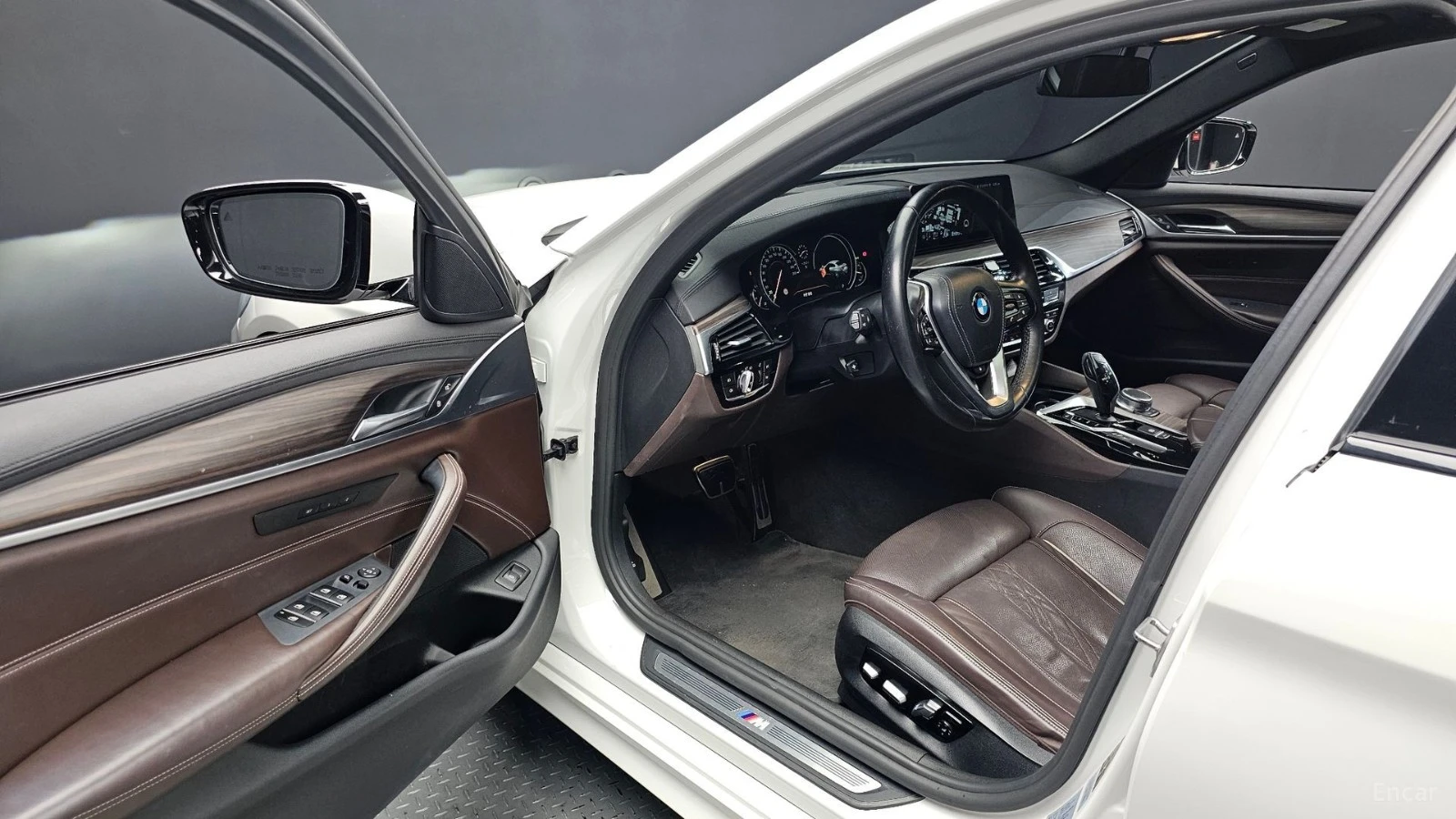 BMW 530 M* Xdrive* 360 КАМЕРА* ОБДУХВАНЕ* HEADUP, снимка 10 - Автомобили и джипове - 55478257