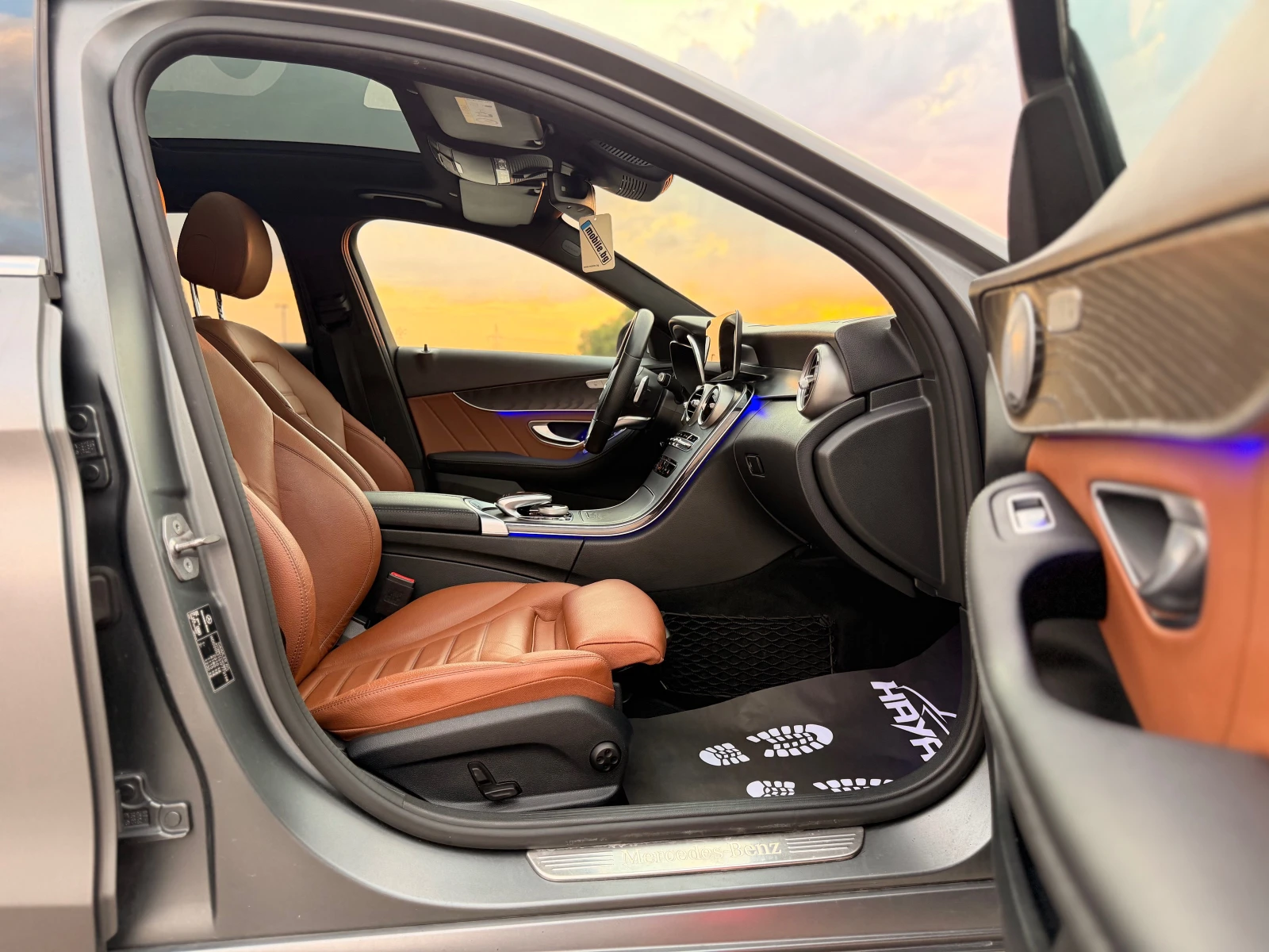 Mercedes-Benz C 220 d= 4Matic= AMG= Digital= Keyless Go= Burmester= Pa, снимка 11 - Автомобили и джипове - 55565322