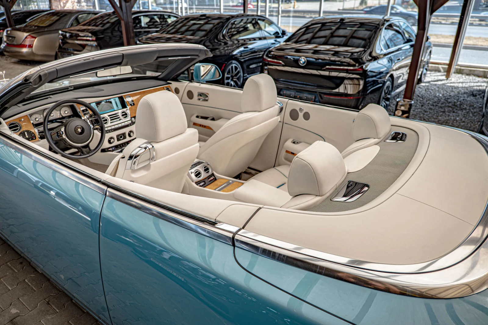 Rolls-Royce Dawn 6.6 V12/Two-Tone/Night Vision/Distronic/Lane Assis, снимка 7 - Автомобили и джипове - 55636274