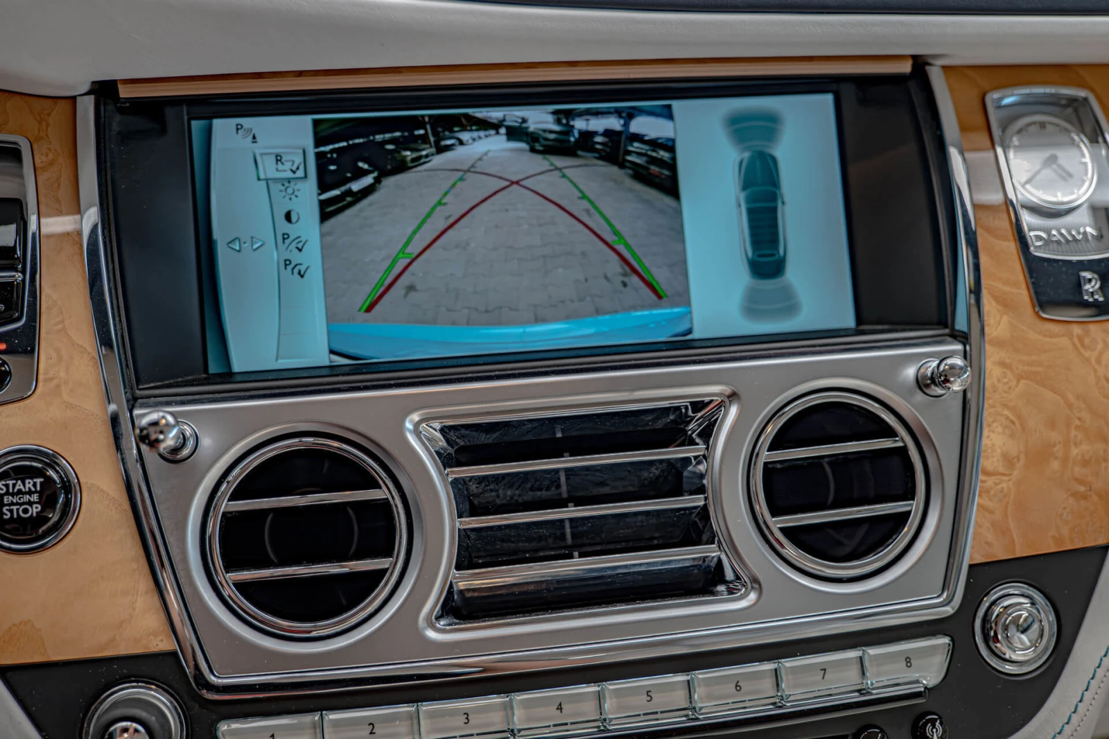 Rolls-Royce Dawn 6.6 V12/Two-Tone/Night Vision/Distronic/Lane Assis, снимка 12 - Автомобили и джипове - 55636274